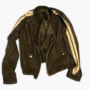 Medium jacket  for children it’s perfect for any outdoor adventure